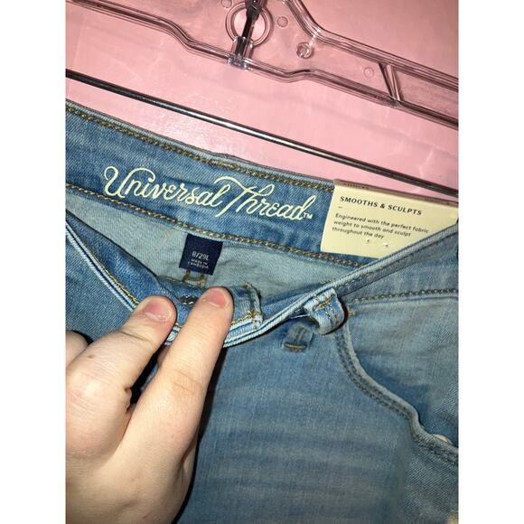 NWT Universal Thread Mid-Rise Skinny Jeans Distressed Light Wash 8 Long - Picture 5 of 6